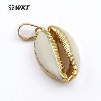 WT-P547 New approach Fashion tiny natural gold dipped shell pendant Lovely tiny cowrie shell pendant