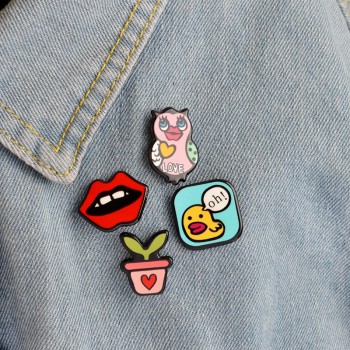 1-4 pcs/set Creative Cartoon Bear Panda Heart Music Note Smile Airplane Brooch Button Pins Denim Jacket Pin Badge Jewelry Gift